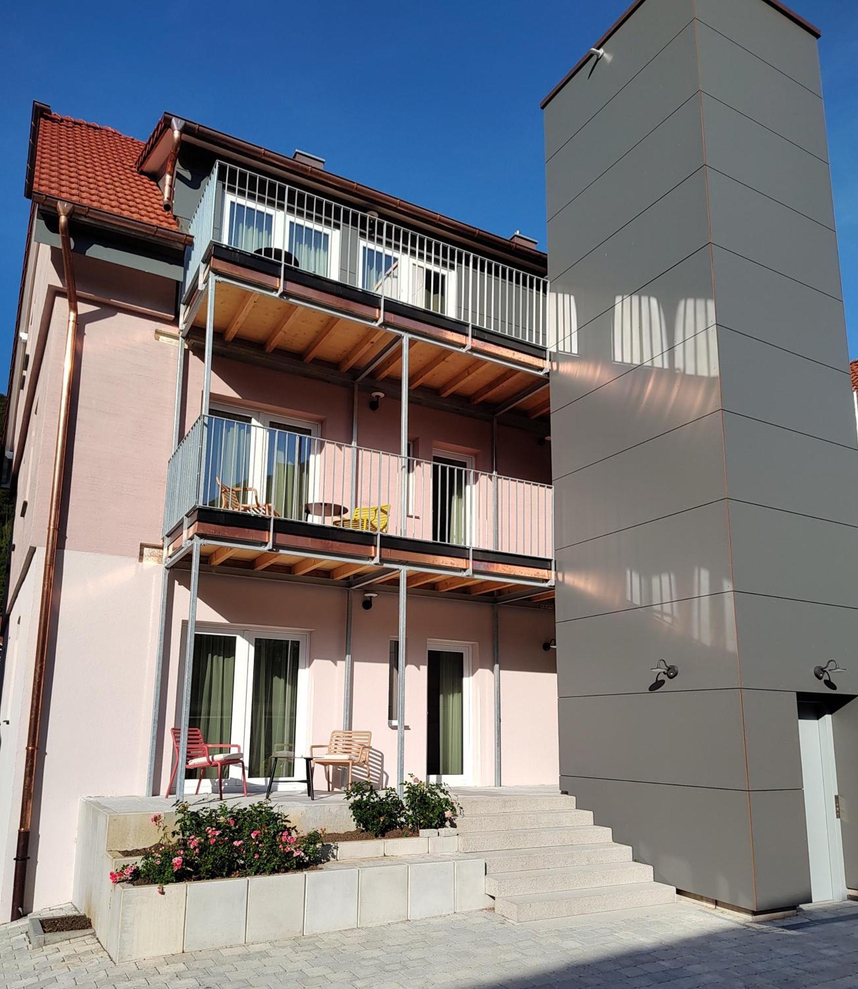 Ferienwohnungen Am Wasserfall Bad Urach Exterior foto